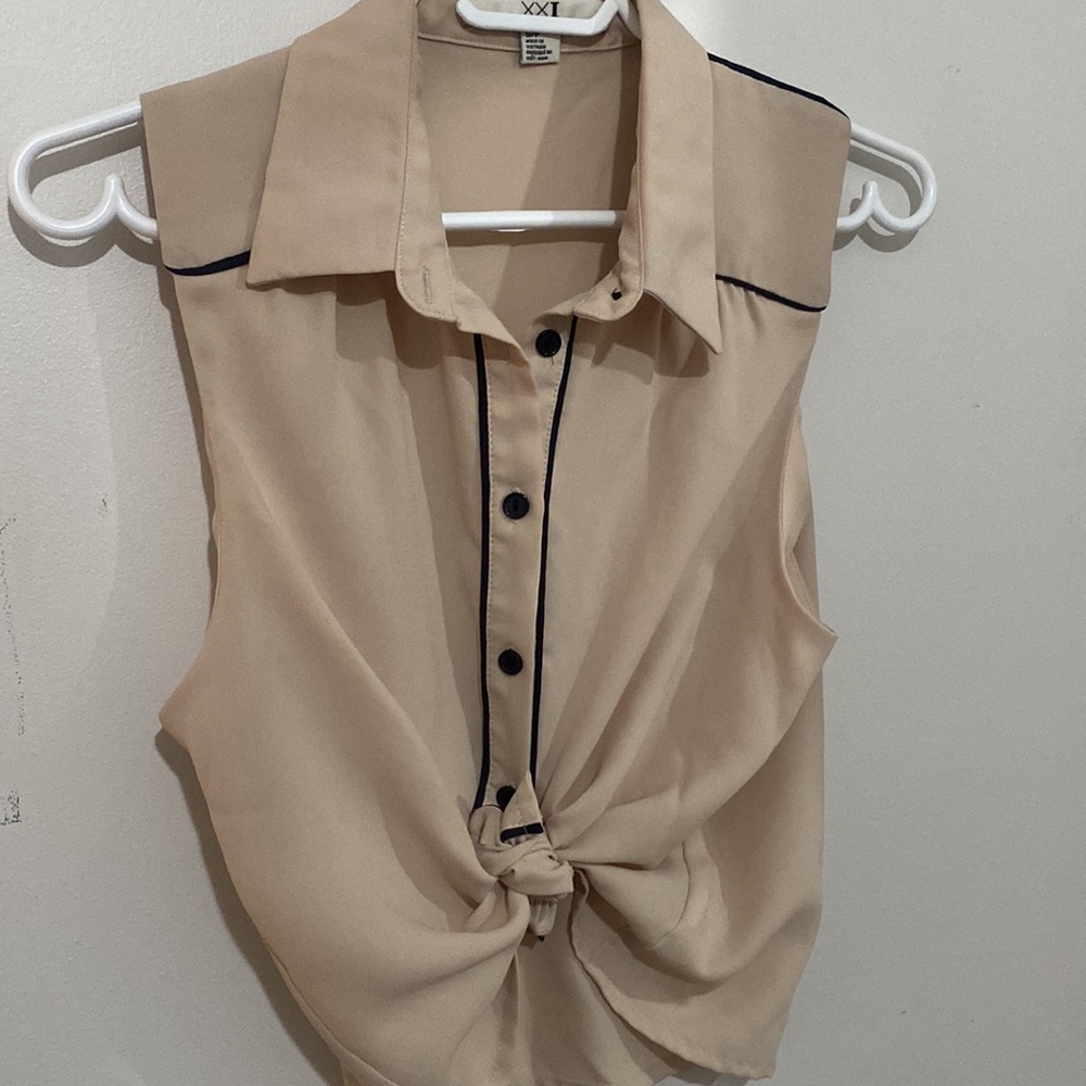 Forever 21 button up sleeveless top